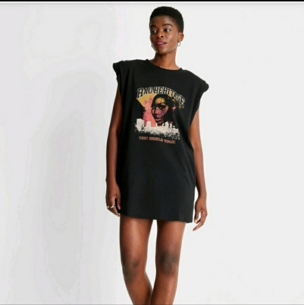 Future Collective with Kahlana Barfield Brown Power Shoulder Graphic Shi…